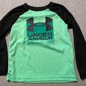 Boys Dri Fit Under Armour shirt